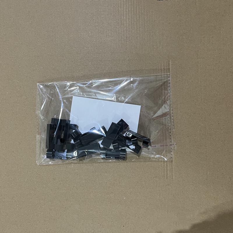 Samolepicí spony pro správu kabelů: Velké a malé nástěnné a stolní organizéry kabelů bez děrování