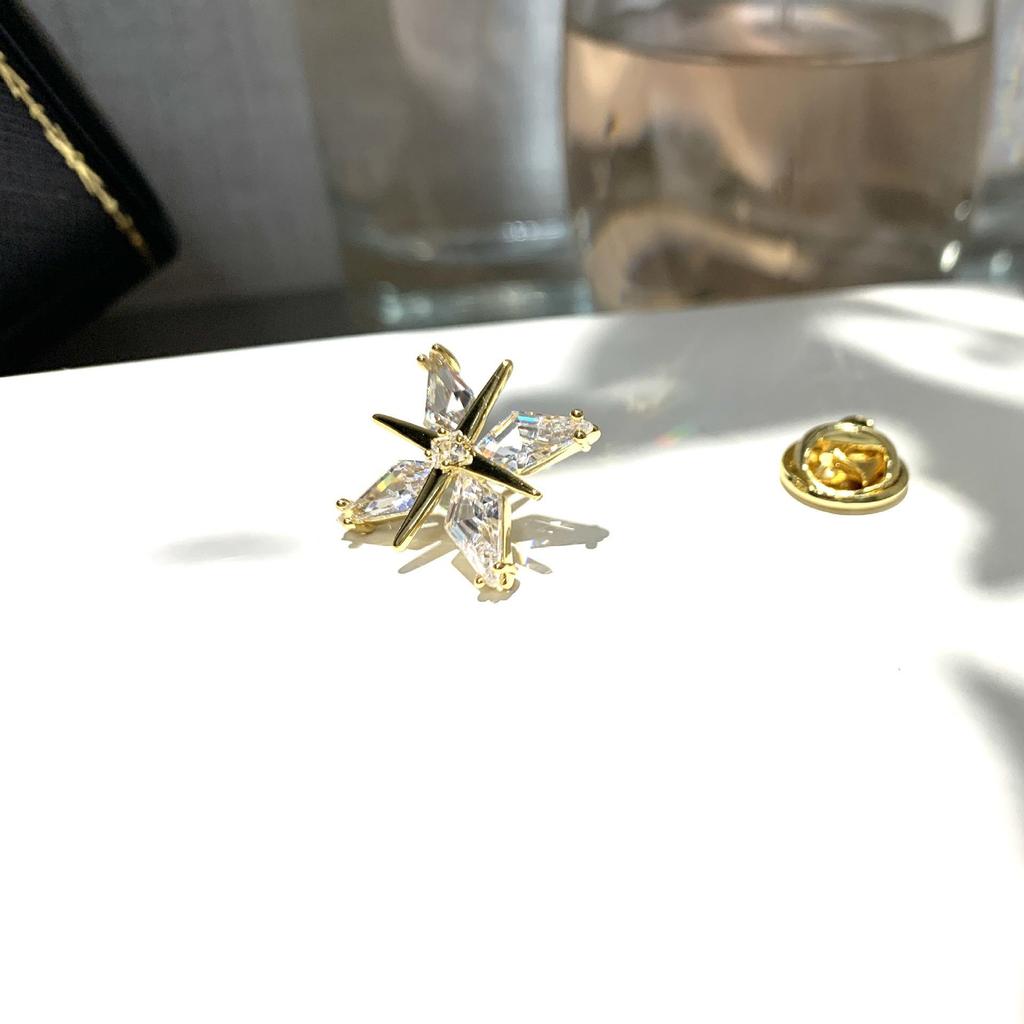 Bo Xin Yun Copper Zircon Starburst Brooch: Cardigan Anti-Exposure Cross Accessory Lapel Pin