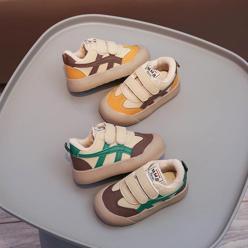 Autumn and winter velvet children's casual shoes soft-soled boys board shoes 1-6 years old cotton shoes baby anti-kick shoes medium and small children