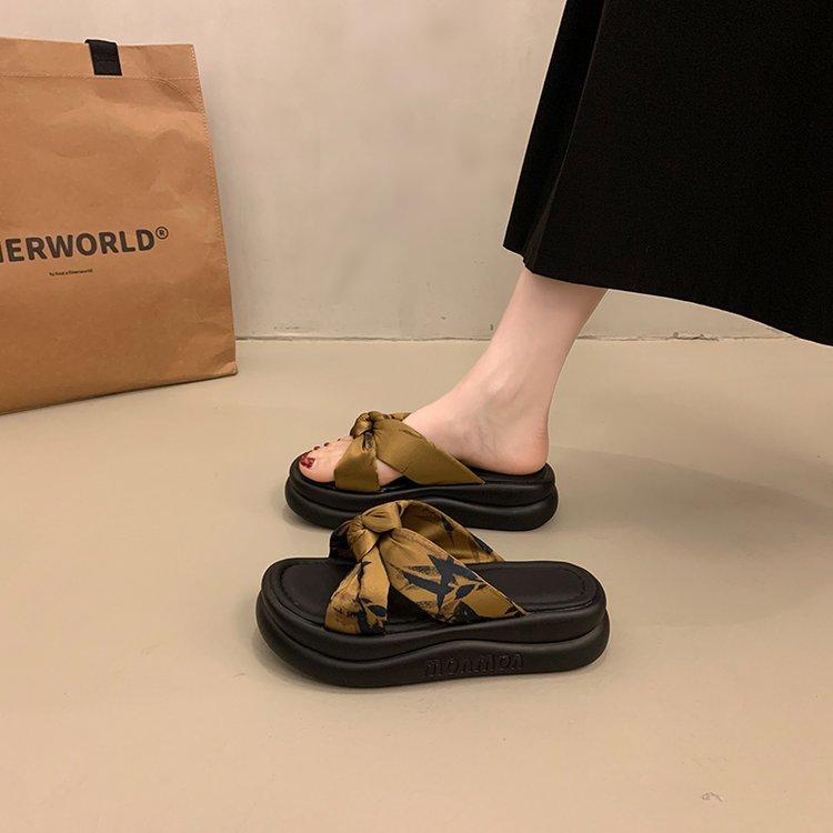 2025 new cool slippers women's summer wear new Chinese cross-knotted national style with skirt beach cool slippers
