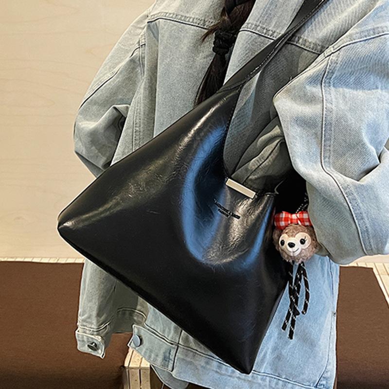 2025 Autumn New Niche Texture Armpit Bag Women's Retro Simple Tote Bag Casual Large Capacity Shoulder Bag