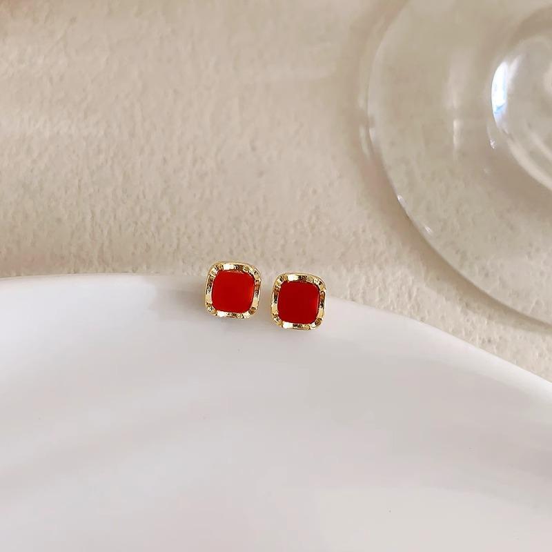 

2023 Red Square Sterling Silver Stud Earrings for Women - Mini, Elegant, and Perfect for Christmas красный