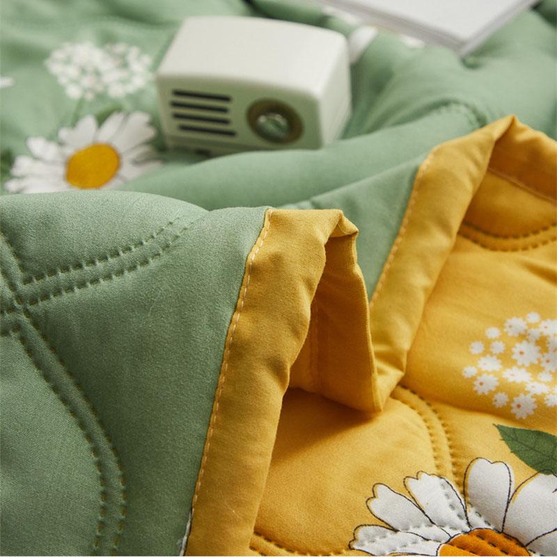 Daisy Printed Quilted Summer Quilt Soft Breathable Single Double Blanket Washable Thin Comforter with Pillowcase