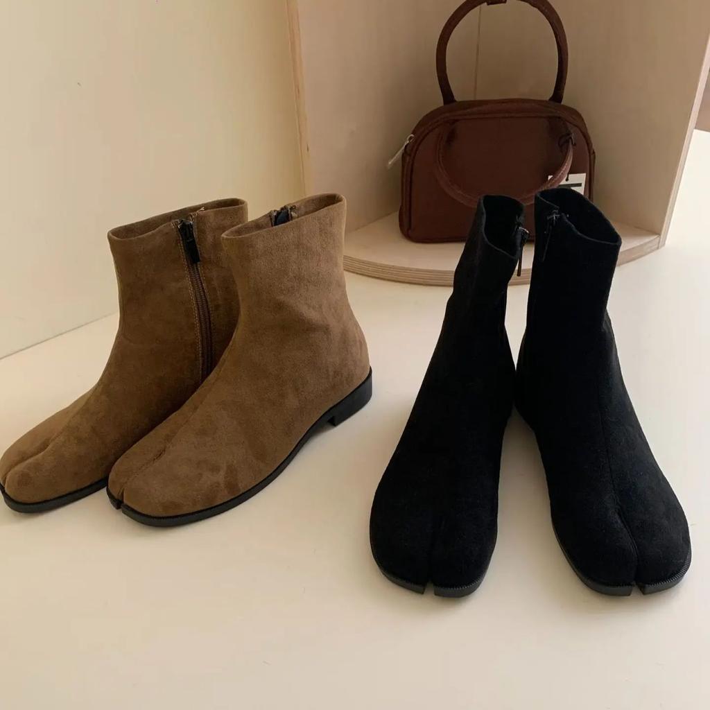 IPPEUM Women Ankle Split Toe Boots Black Faux Suede 2024 Autumn Side Zip Flat Tabis Toe Shoes