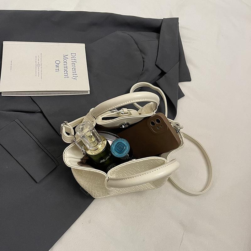 Versatile Handbag Women's New Shoulder Messenger Bag