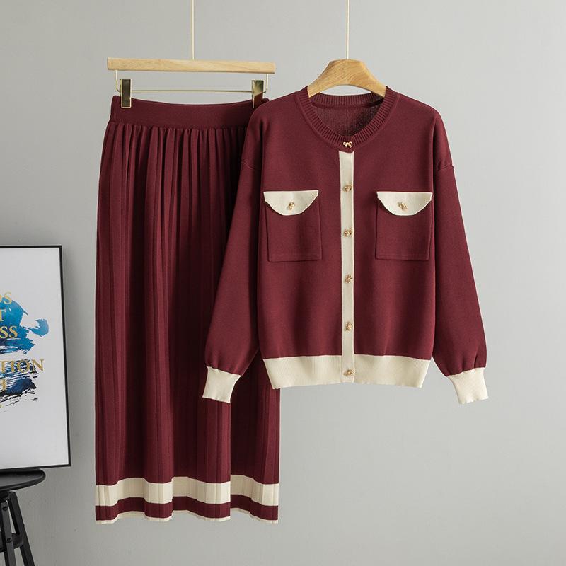 

2026 Spring Women s Pleated Skirt & Round Neck Cardigan Set One Size вино красного