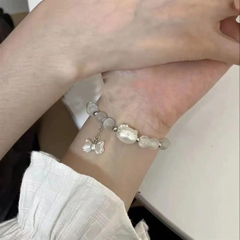 The new kt cat HelloKitty bow wind bracelet handmade beaded bracelet is a gift for girls' girlfriends.