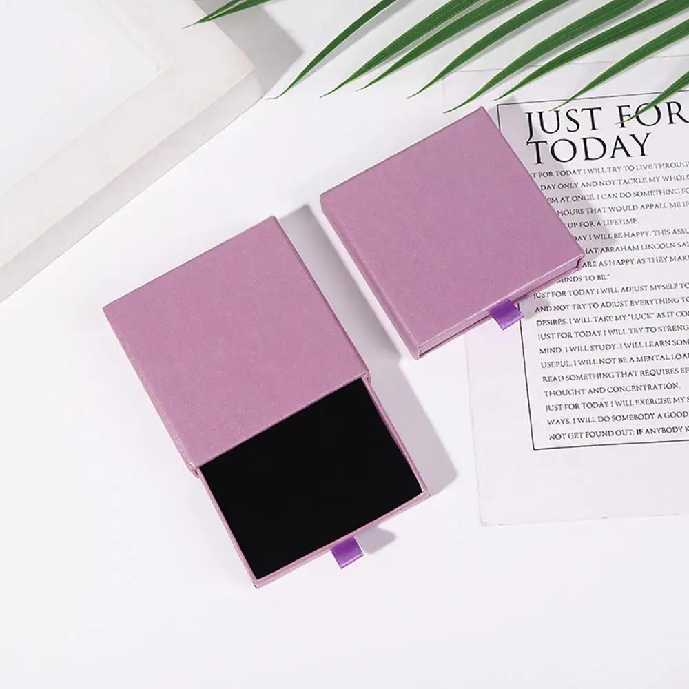 

Плотная крафт-бумага Ящик для ювелирных изделий Упаковочная коробка для колец, ожерелий, браслетов, сережек Подарочный футляр Контейнер с губкой внутри фиолетовый