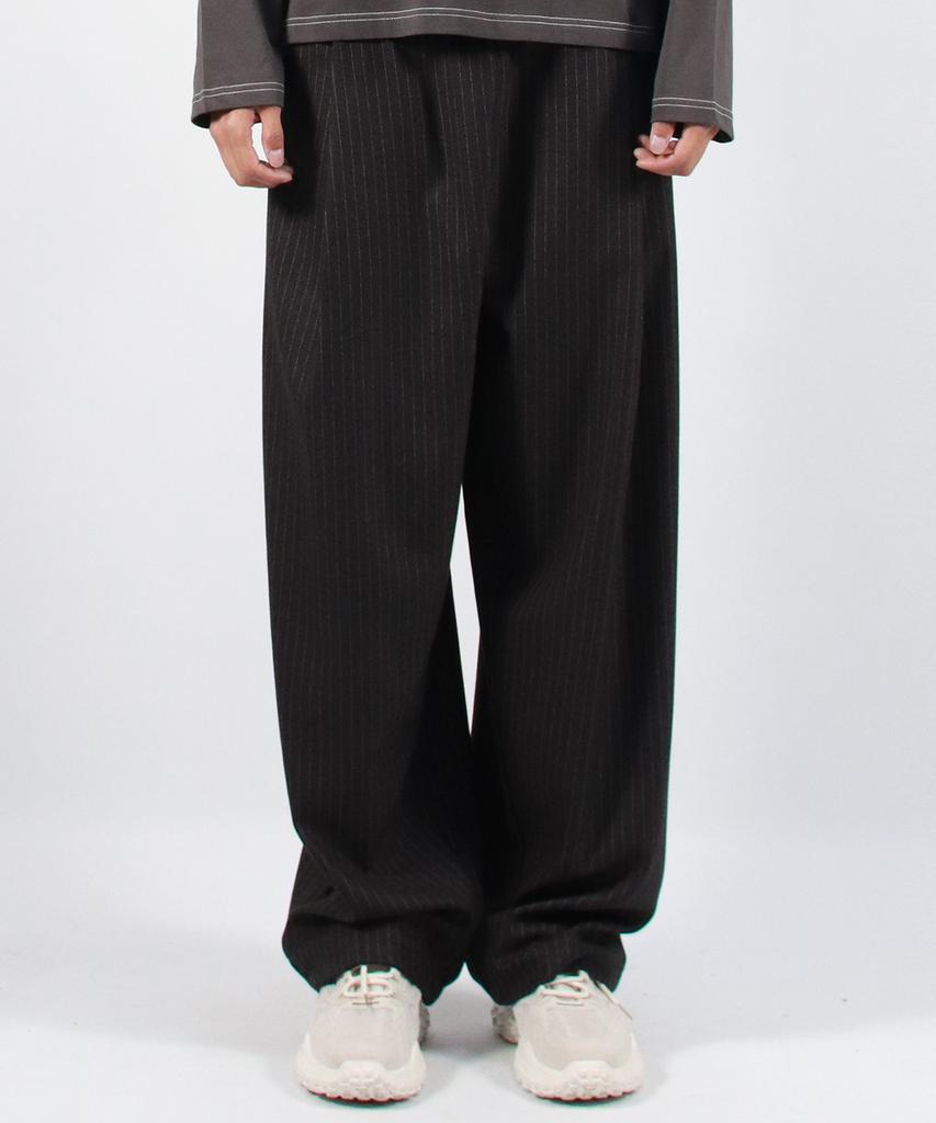 Deumakeu M Stripe Chicano Wide One-Tuck Pants - Deep Charcoal