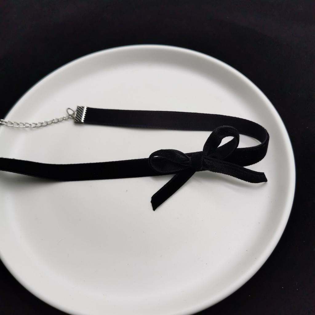 Vintage Bow Choker Necklace: Black and Red Velvet Party Accessories for Women - Perfect for Everyday and Festive Occasions