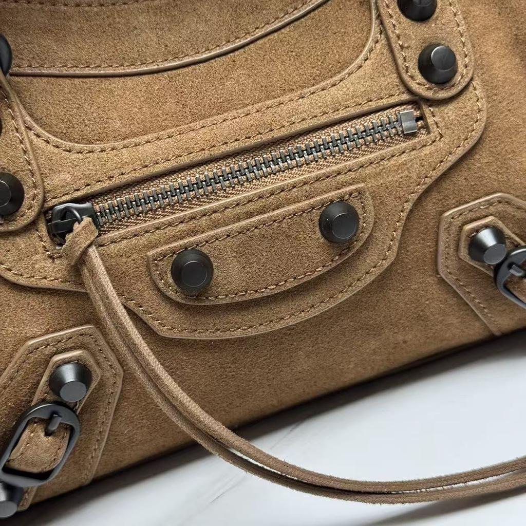 2025 New Rivet Crossbody Bag One Shoulder Handbag Motorcycle Bag Cross-border Women's Bag Large Capacity Bag