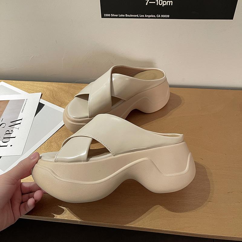 

Нескользящие модные универсальные шлепанцы на толстой подошве, темпераментные и крутые, весна и лето, новая уличная нишевая маленькая женская обувь, шлепанцы на перемычке 39 бежевый