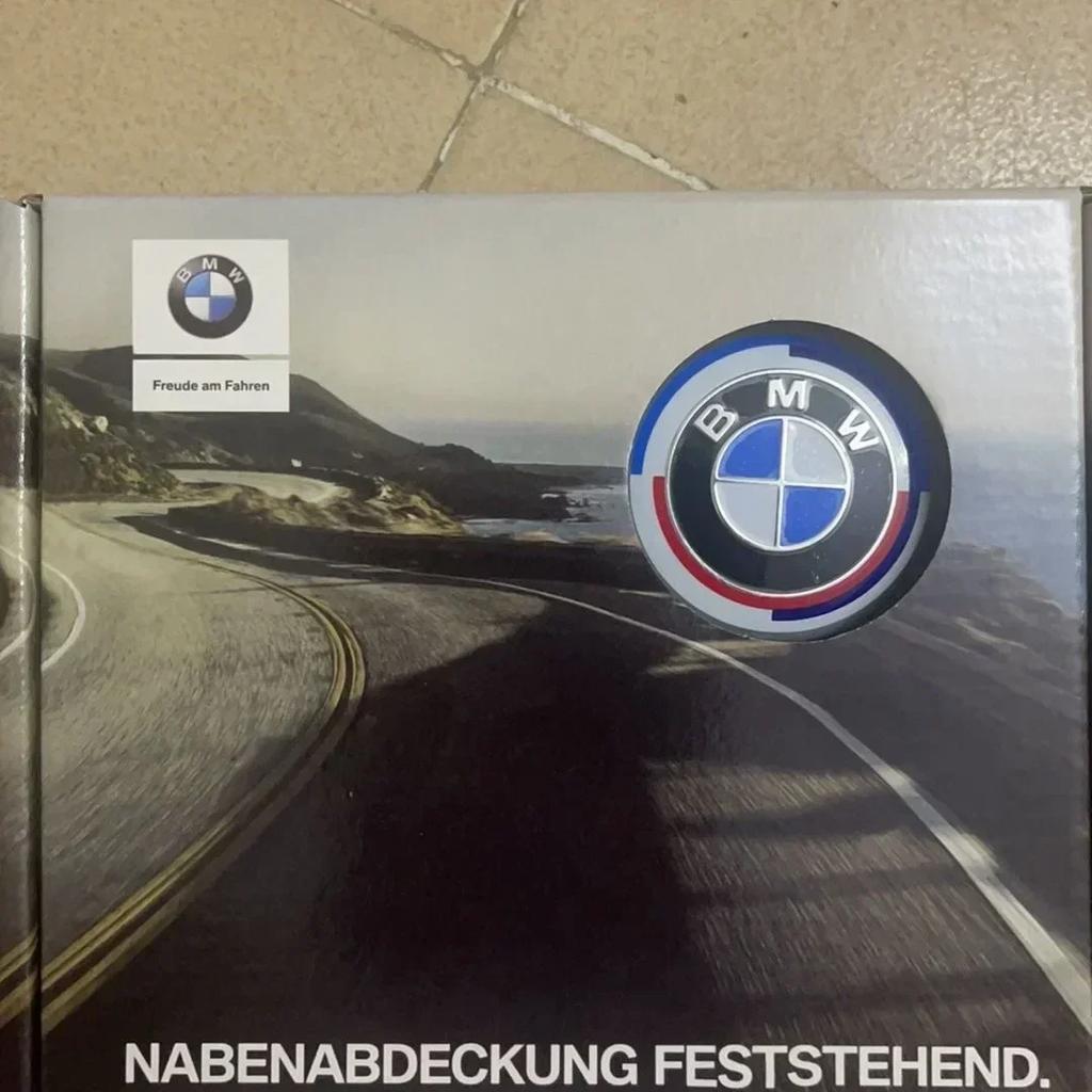 4 ks 56/68mm plovoucích středových krytek kol pro BMW 50. výročí – Pasují na E39 E46 E60 F10 F30 G20 X3 X5 (Příslušenství Auto Hub)