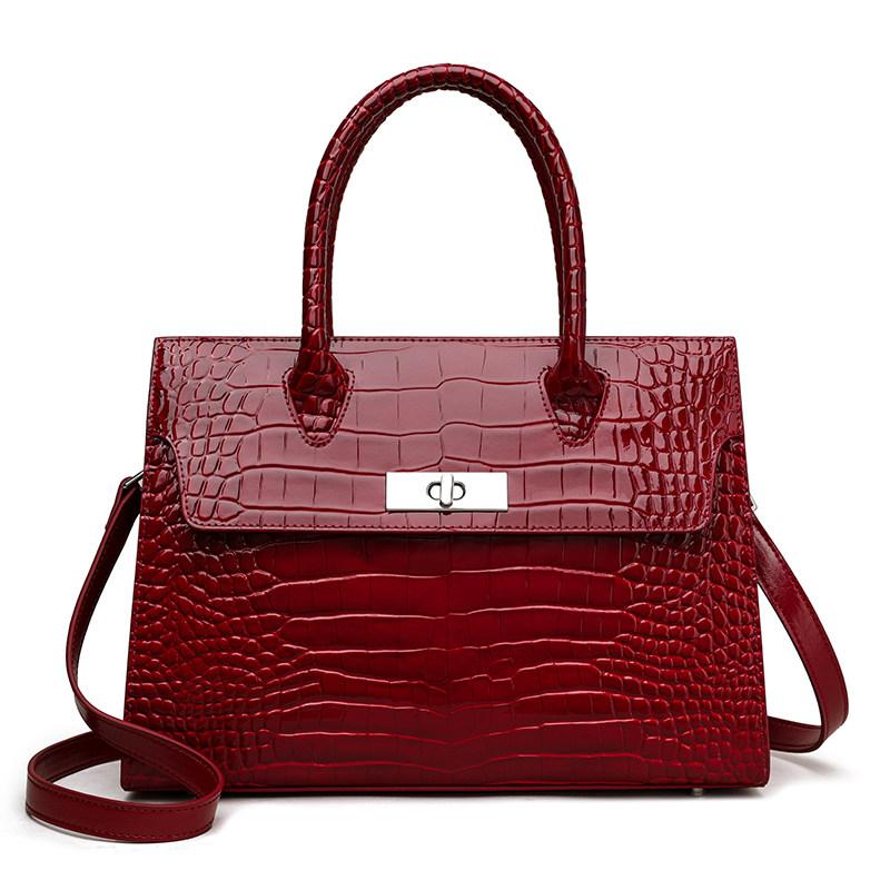 Элегантная женская сумка-тоут из коровьей кожи с тиснением под крокодила кофейного цвета Стильная и практичная для путешествий красный 11690₽