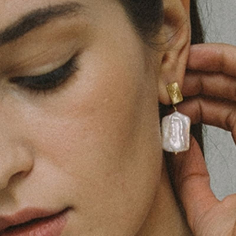 WorthWord Sparkles Pearl Earring