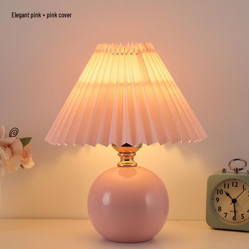 Retro 2025 High-End Eye-Protection Desk Lamp: Luxury Sleep-Aid Atmosphere for Bedroom and Bedside.