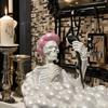 Halloween Bathing Skeleton Ornament Resin Bubble-Filled Bathtub Skeleton Figurine Statue Sculpture Home Office Holiday Party Decoration