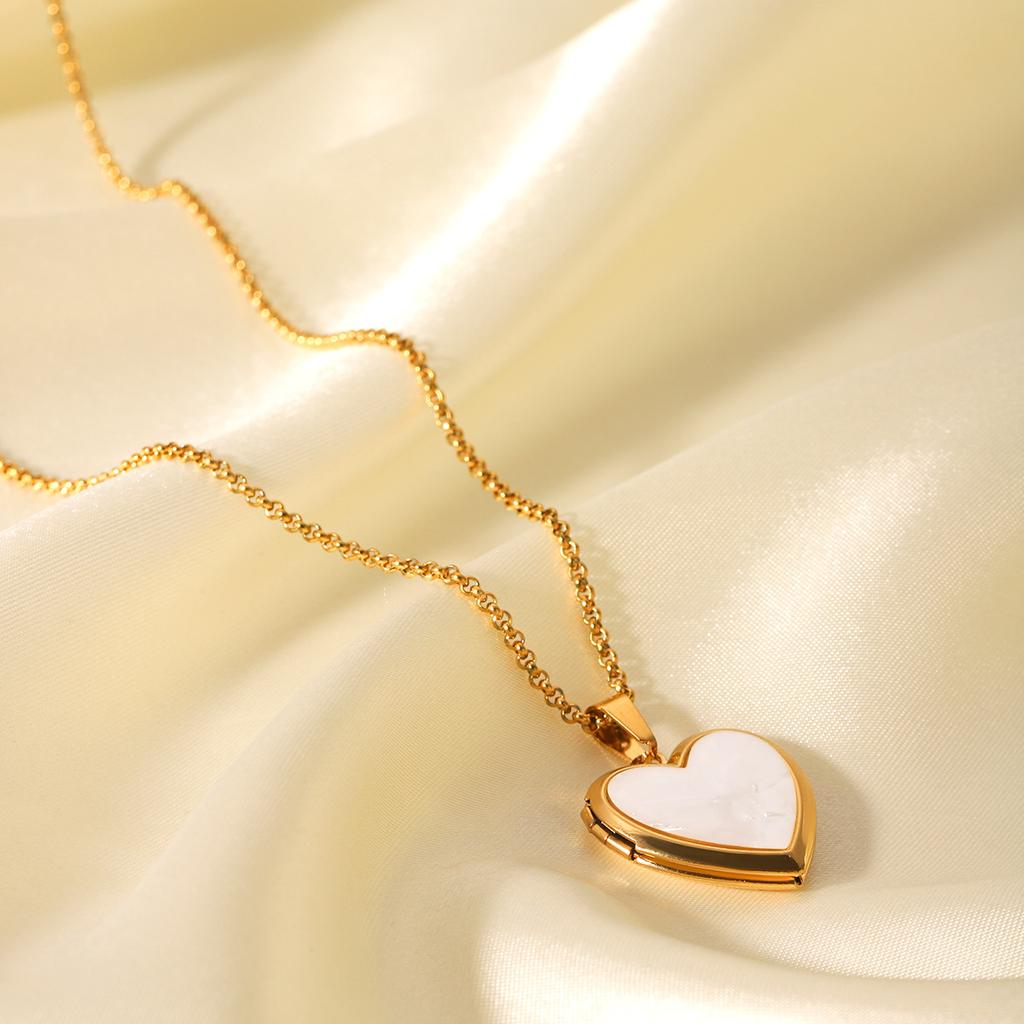 French White Mother Of Pearl Heart Locket Pendant Necklace Titanium Steel Collarbone Chain