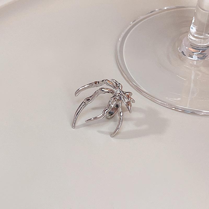 Personality Design Spider Ear Cuff Non-Piercing Earrings Trendy Cool Punk Gothic Metal Unique Ear Clip for Wome Men Jewelry