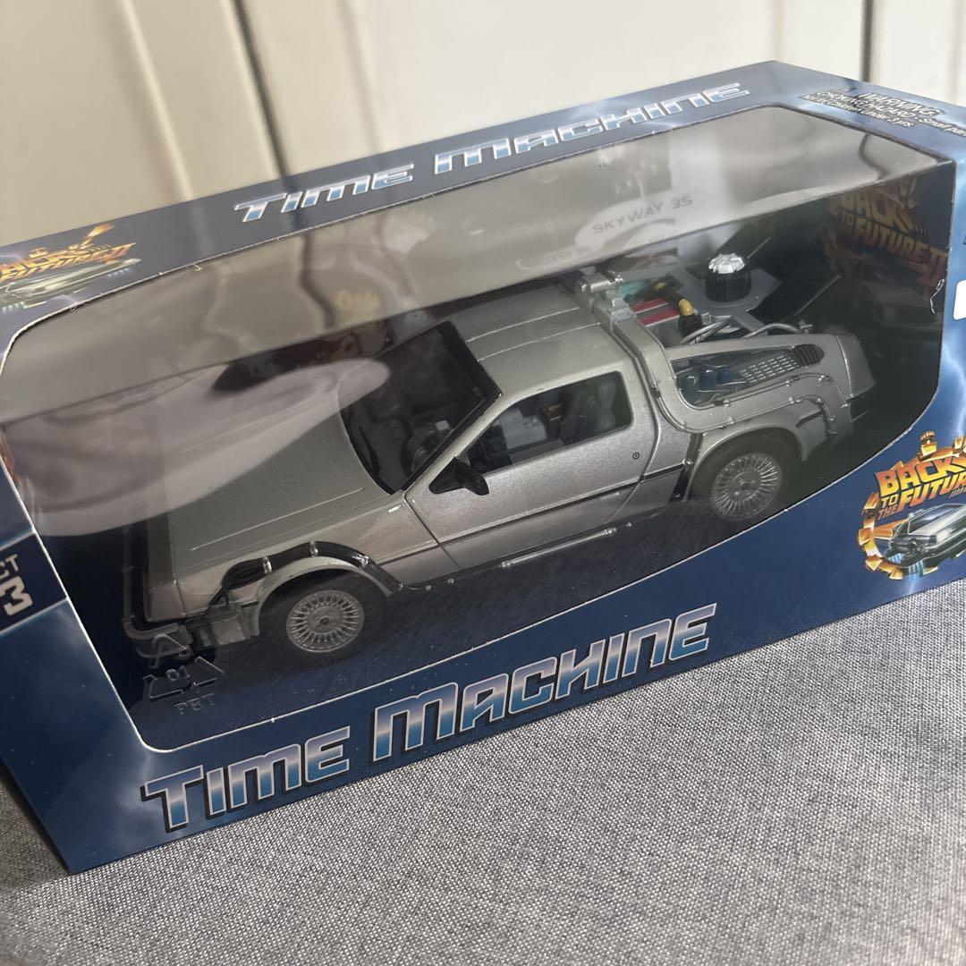 

[Б/У] DeLorean (Назад в будущее 2) миниатюрная модель автомобиля