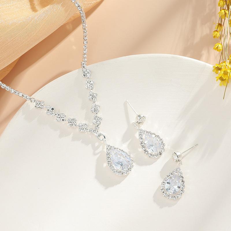 3-piece Fashion Jewelry Set Shiny Luxurious Evening Dress Accessories with Rhinestone Necklace and Earrings Suitable for Brides