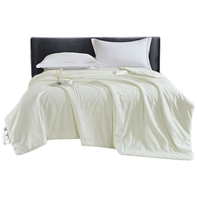 

Playboy Refreshing Silk-Feel Duvet
