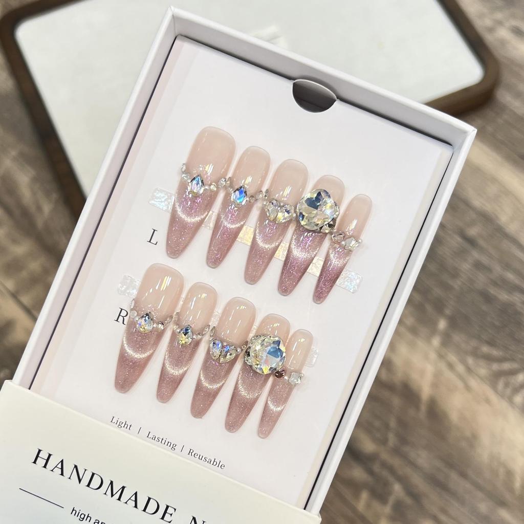 Dairuisen Purple Cat Eye Manicure: Handmade Wearable Nails with Crushed Diamond Detachable Pieces