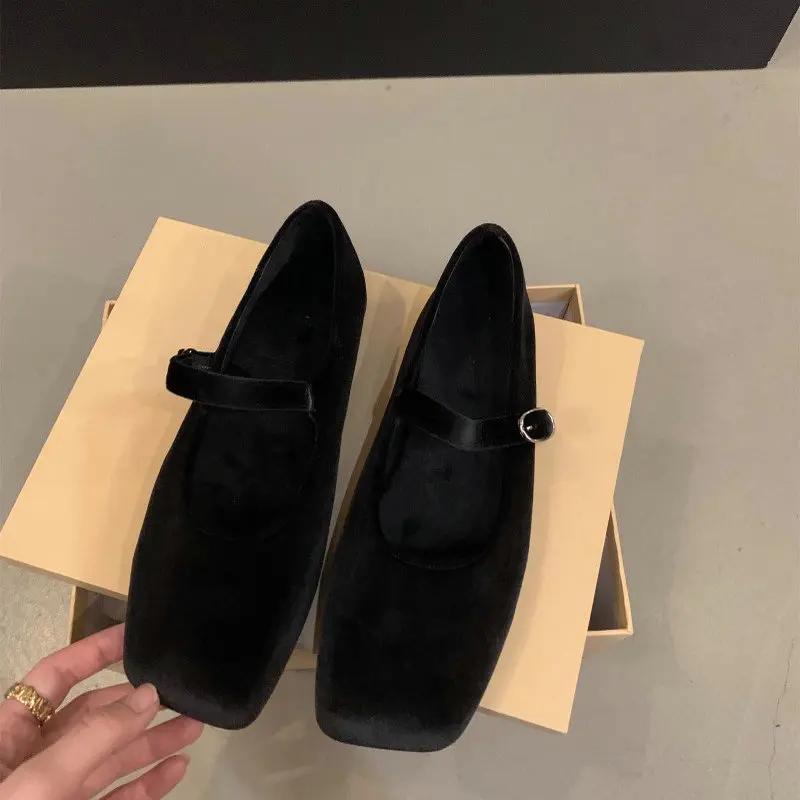 

Модная женская обувь на плоской подошве Осень Мэри Джейн Мохнатая одинарная обувь для женщин 2025 Новые ретро замшевые лоферы Женская обувь 33 чёрный