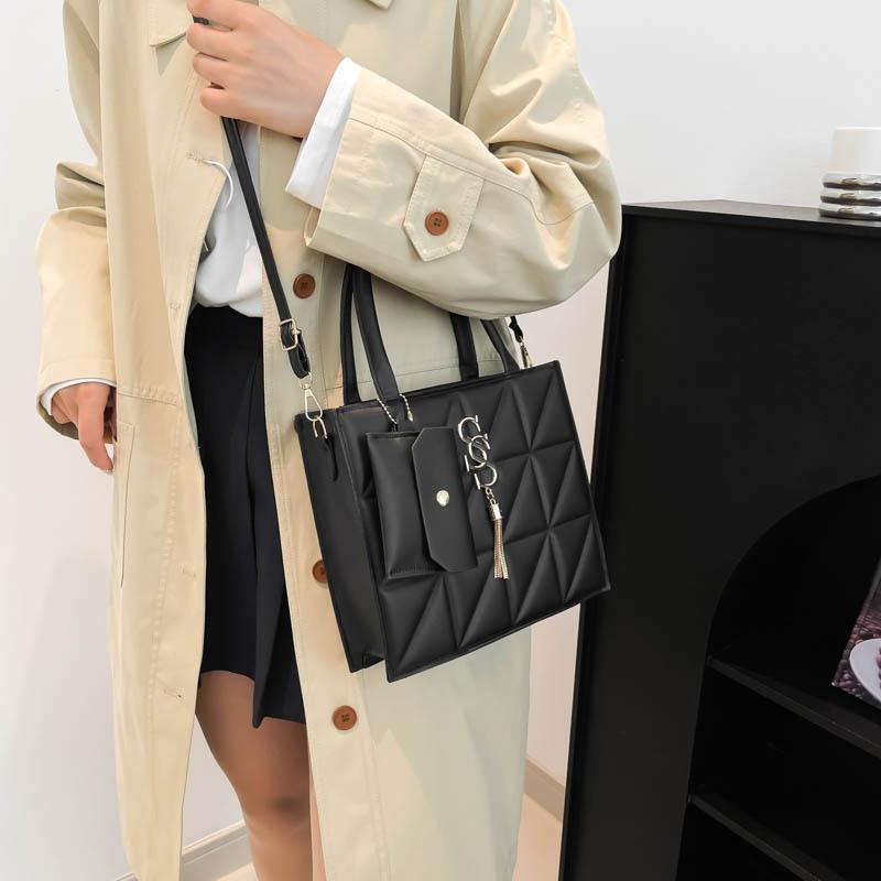 autumn new temperament shoulder handbag niche design casual commuter messenger small square bag