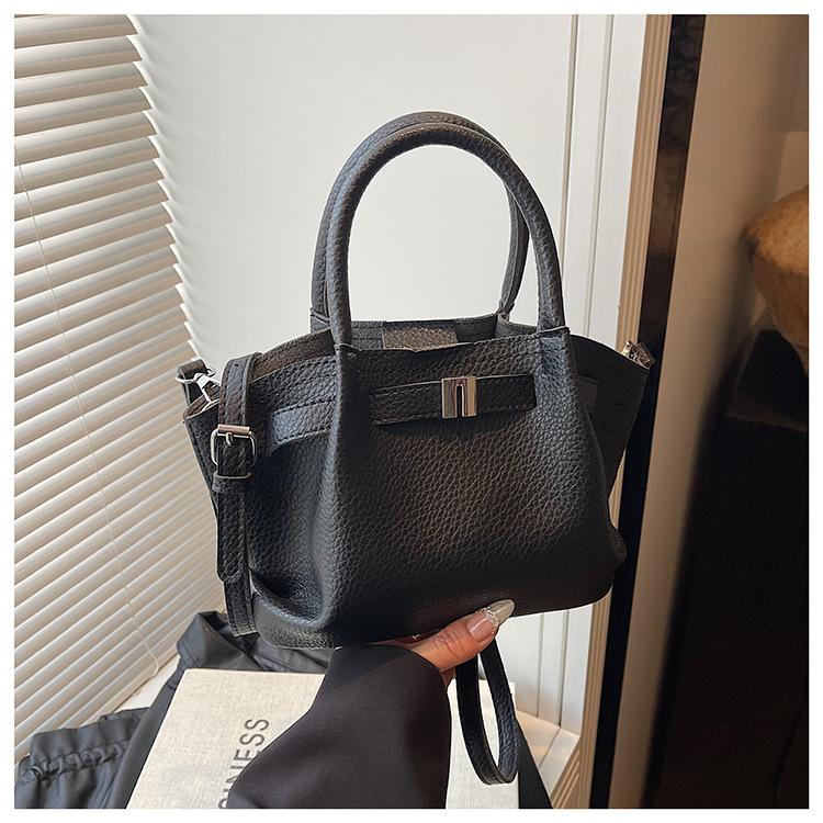 High-value hand-carried fashionable bucket bag 2025 spring new casual simple shoulder bag messenger bag