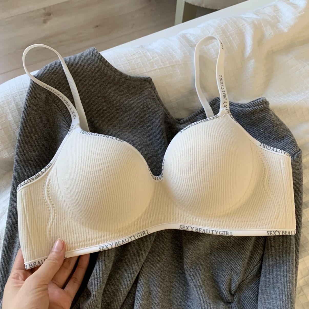 

Small Bust Enhancing Push-Up Wire-Free Lifting Anti-Drooping Sports Style Comfortable Women s Bra 32/70 молоко, білий колір