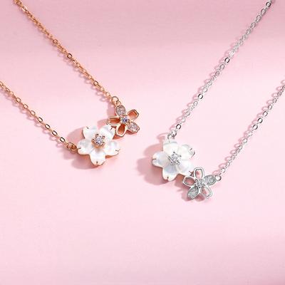 Collier haut de gamme pour femmes, design de niche de luxe léger, tempérament, langage des fleurs de cerisier, pur et beau, article polyvalent pour la décoration