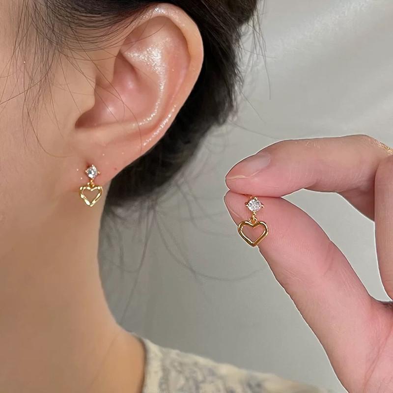 Beixi S925 Sterling Silver Zirconia Heart Stud Earrings - Simple, Fashionable, and Versatile.
