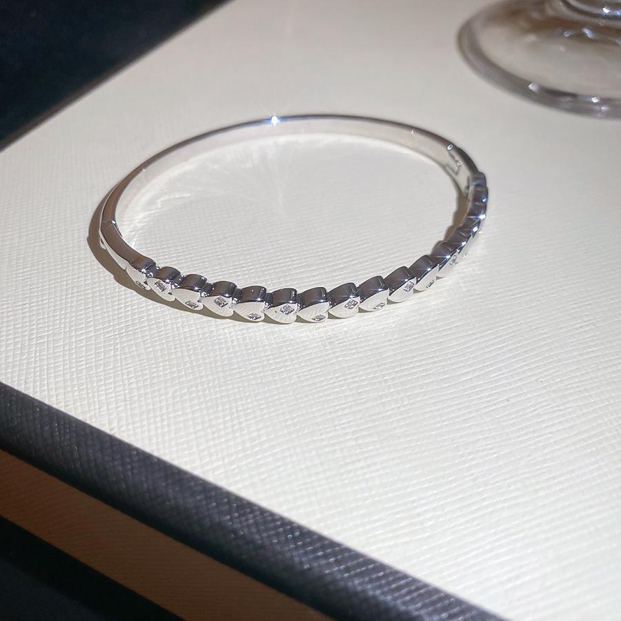 Elegant Geometric Rhinestone Zircon Buckle Bracelet: A Versatile and Luxurious Accessory for Women