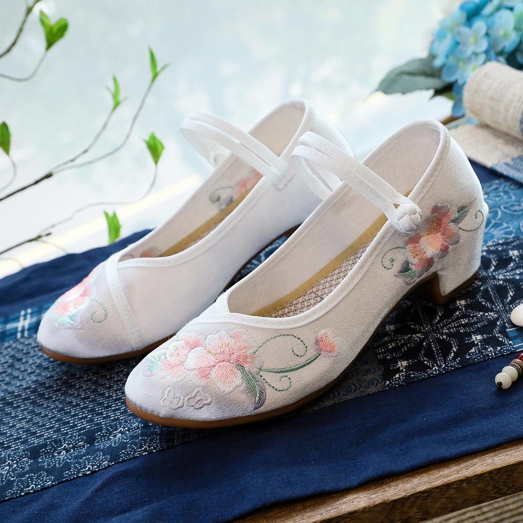 Fangxin, the New Square Heel Is Matched with Cheongsam Hanfu Shoes, Ethnic Style Single Shoes, Embroidered Shoes.