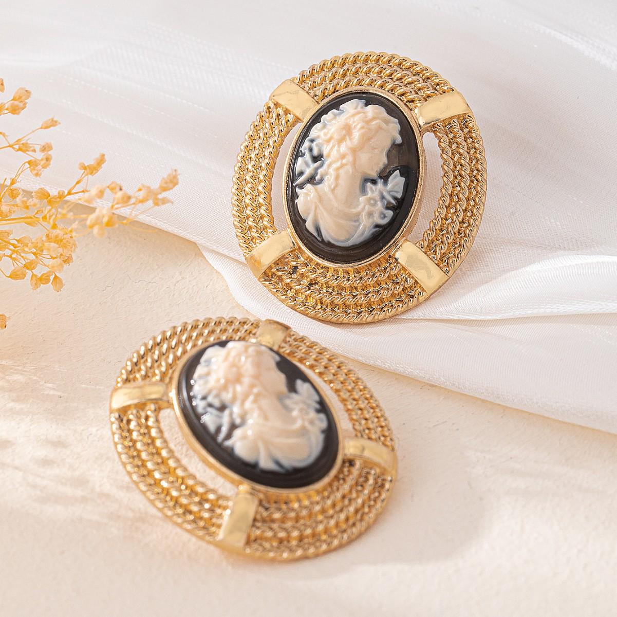 Trendy Retro Fashion Women s Stud Earrings