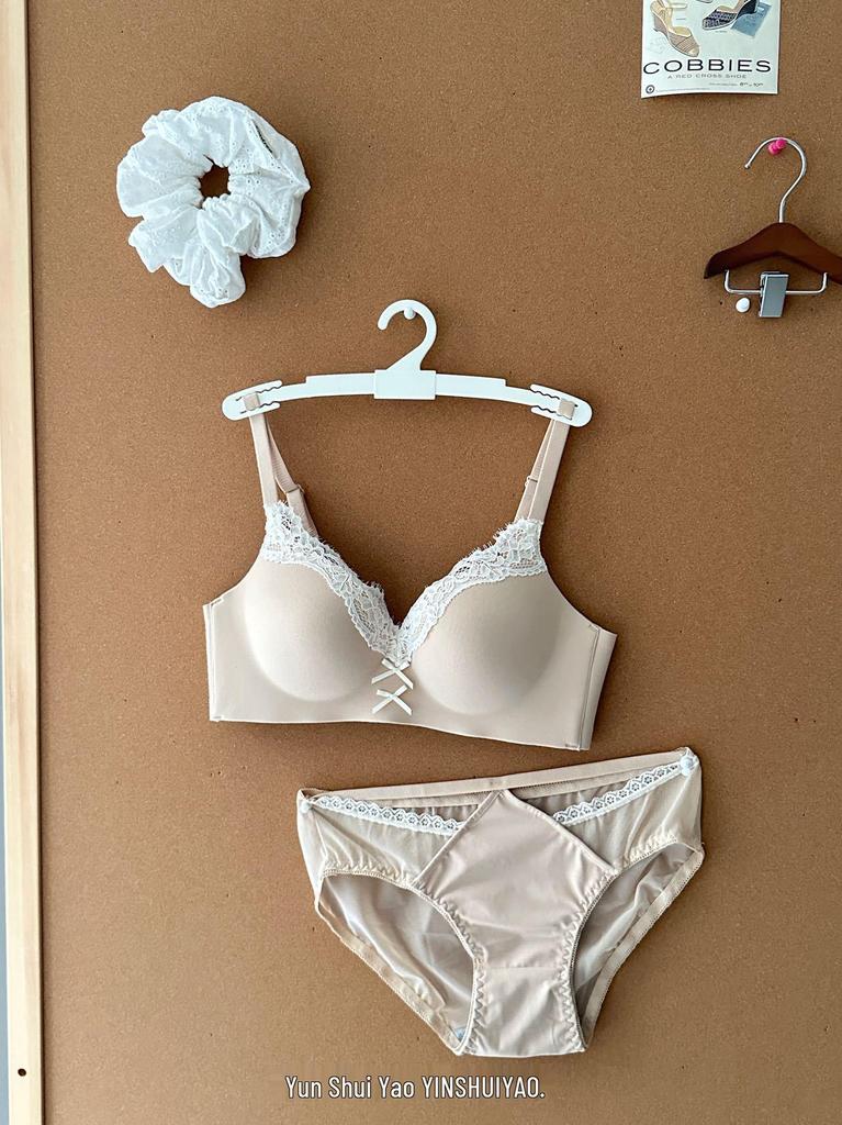 Women's Push-Up Lace Bra: Enhances Bust & Reduces Sagging, Thick Bottom & Thin Top, Gathers Underarm Fat, Beautiful Back Design
