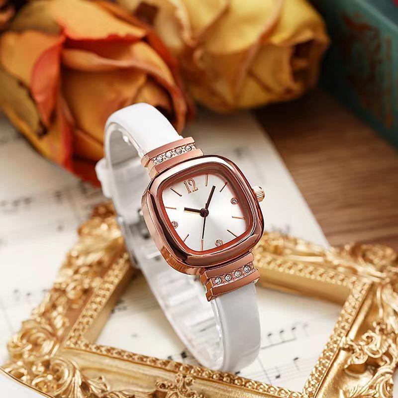 Yeni Moda Kadın Lüks Kare Deri Saat Kadın Retro Kol Saatleri Öğrenciler Günlük Kuvars Saatler Hediyelik İçin Reloj Mujer