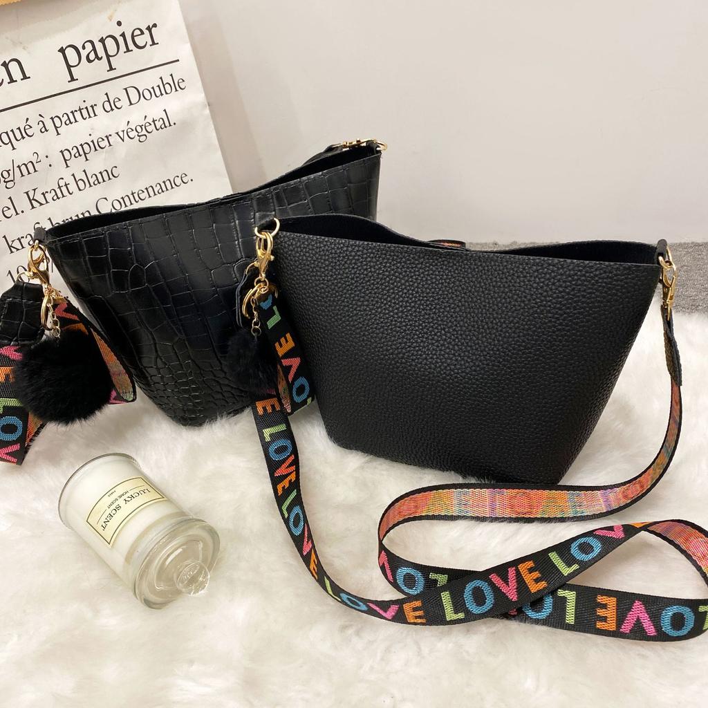 Bedruckte Beuteltasche mit Schultergurt, frisch und süß, schöne Damentasche, Umhängetasche für Damen mit Litschi-Muster