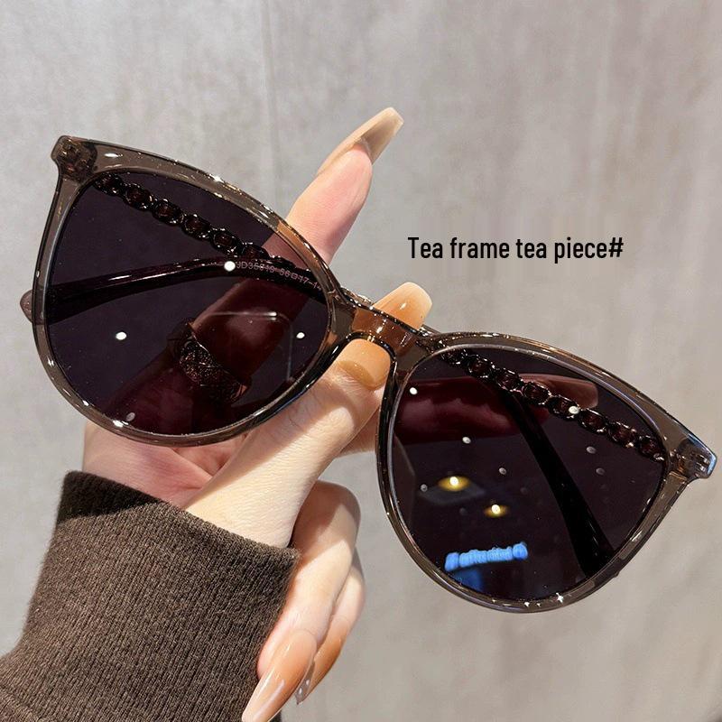Chic 2025 Cat-Eye Sunglasses: Women's TR90 Anti-UV Polarized Fashion Shades