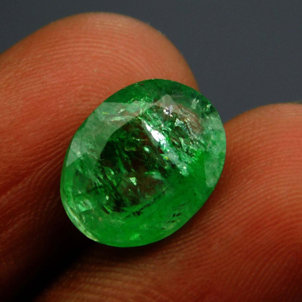 Natural Green Emerald Loose Gemstone 7 ct Oval Cut for Jewelry Making and Gem Collections
