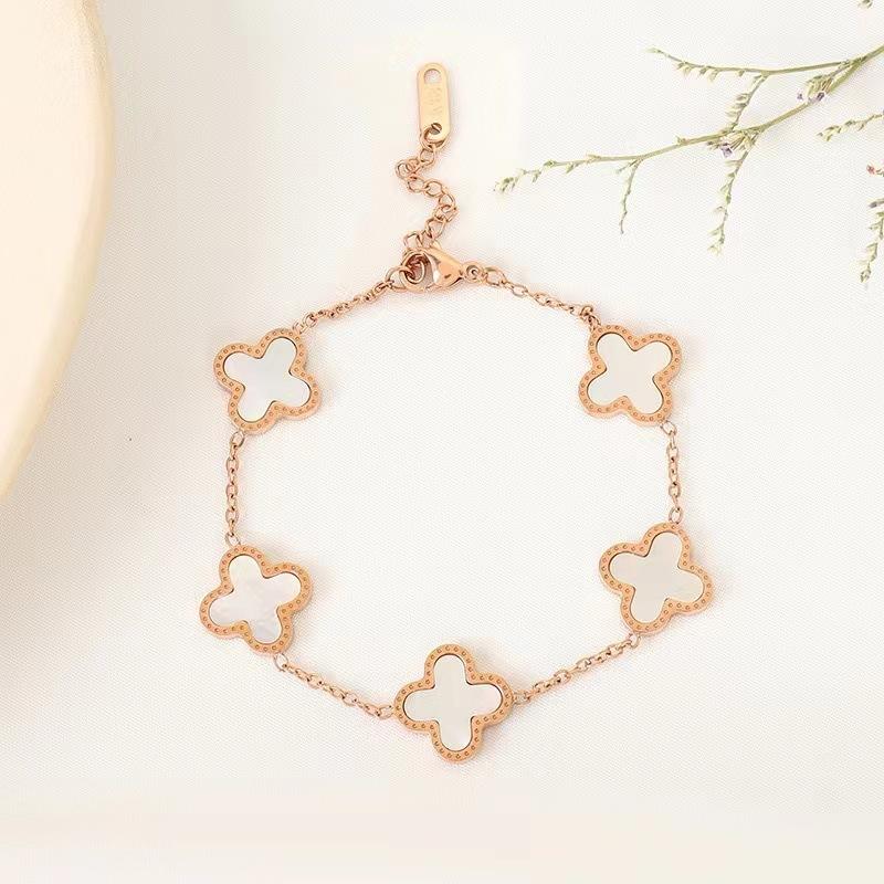 Lucky Titanium Steel Four-leaf Clover Hand 18k Double-sided Mother-of-pearl Colorless Titanium Steel Hand Jewelry