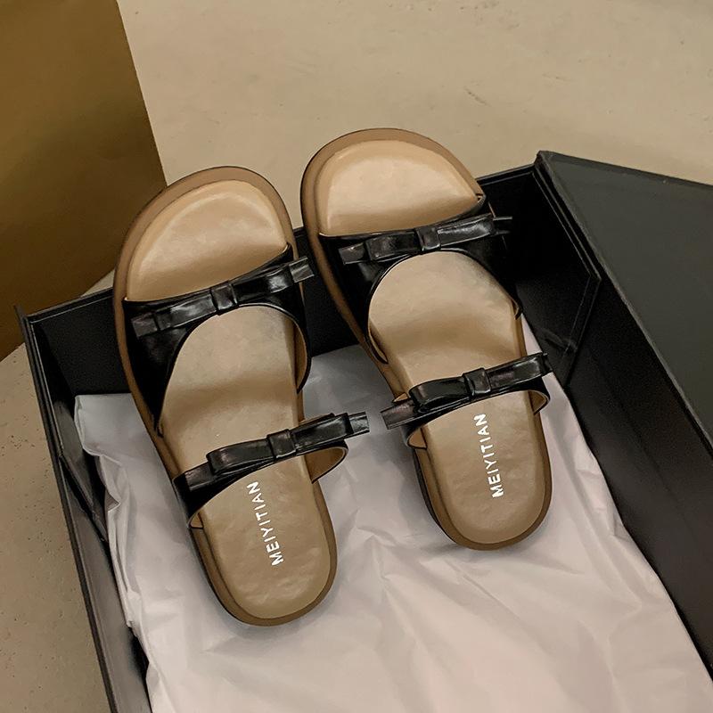 French bow soft bottom flat bottom cool slippers women's 2025 summer wear one pedal versatile comfortable slippers breathable