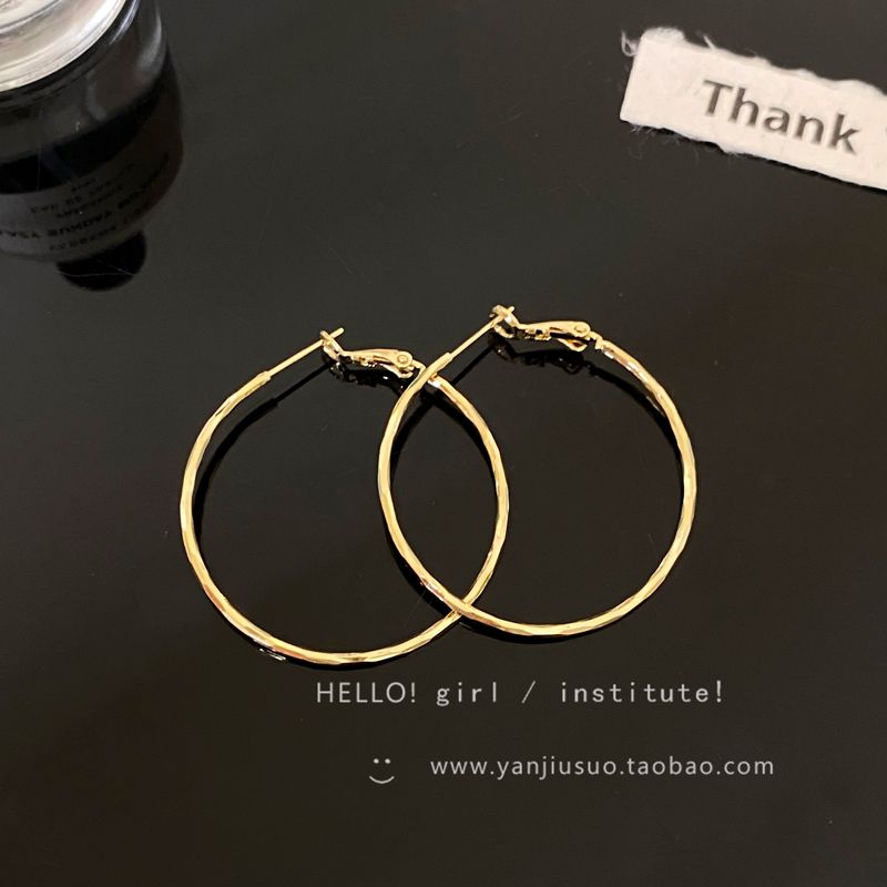 

Look Smaller! Accessible Luxury Fancy Simple Bracelet Earrings for Women All-Match Exaggerated Big Circle Earrings Ear Studs Smart Elegant Earrings Gold Pigment Ring Earrings (4cm) Silver Needles