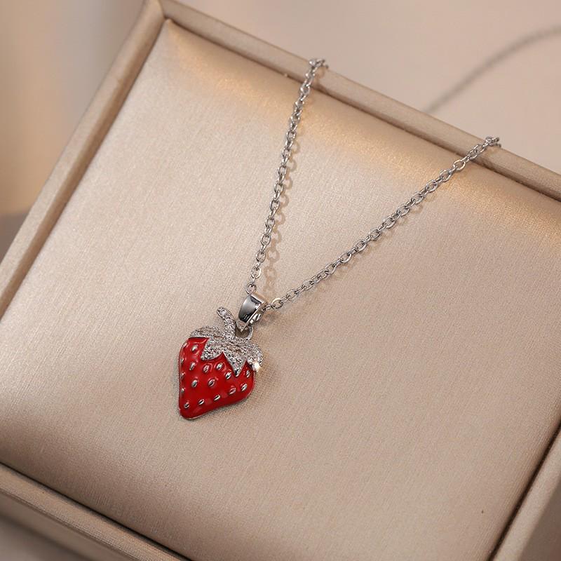 Women's Fashion Heart Pendant Necklace - Elegant, Simple Design, Versatile Clavicle Chain Jewelry