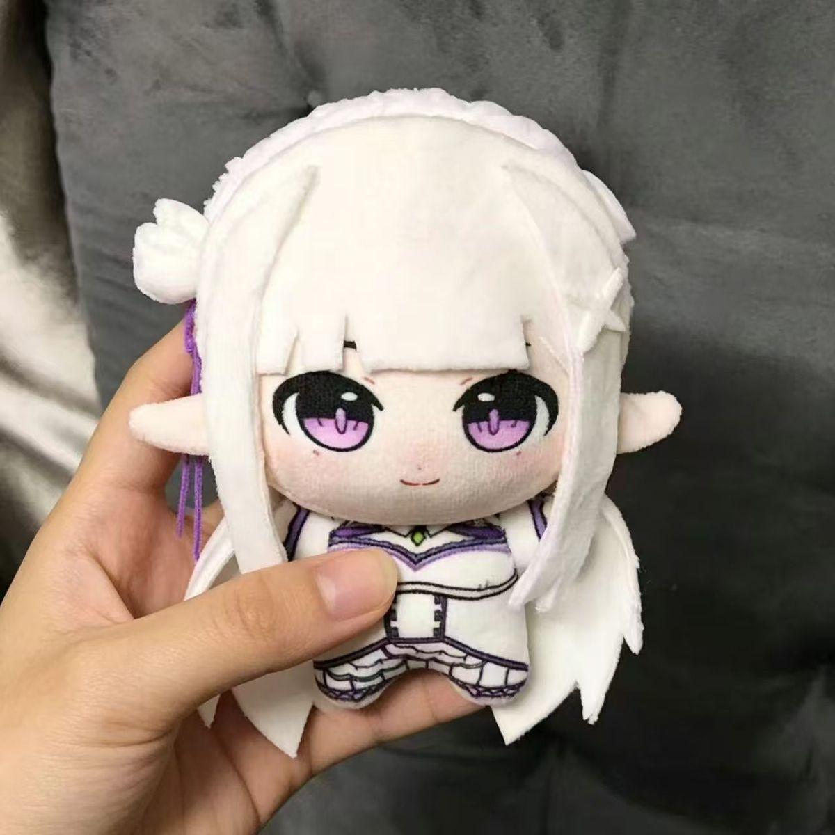 Met betrekking tot:Zero Starting Life In Another World Mini Pluche Natsuki Subaru Emilia Chibi Katoenen Pop Anime Knuffel Fan Tas Hanger Cadeau 10cm