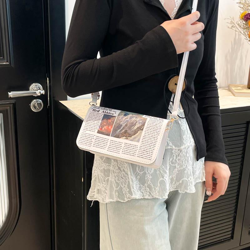 Newspaper Style 2025 New Chain Bag Women's Fashion Simple Design Trendy Versatile Shoulder Bag Crossbody Small Square Bag
