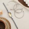 Pas de boîte cadeau Nouvelle montre à quartz délicate pour dames à petit cadran en forme de tonneau bracelet de perles ensemble de 4 pièces