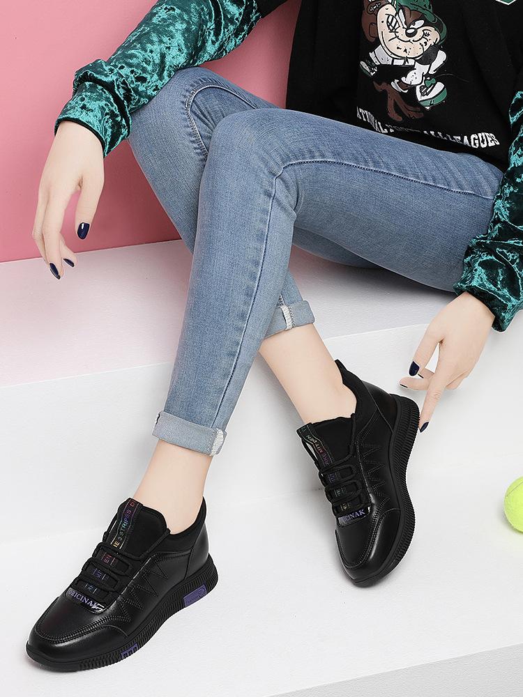 Leather sports shoes children 2025 spring new travel mother shoes soft sole women's shoes versatile casual walking shoes