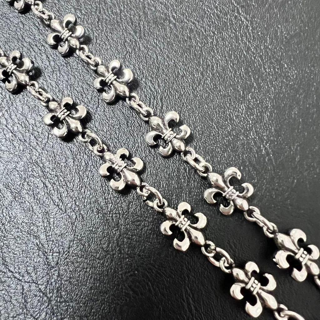 Used Fleur de lis motif vintage silver necklace